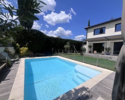 Villa climatisée avec piscine.