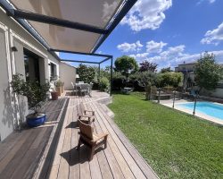 Villa climatisée avec piscine.