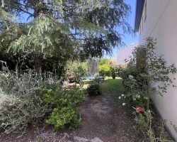 Villa climatisée avec piscine.