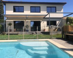 Villa climatisée avec piscine.