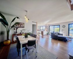Villa climatisée avec piscine.