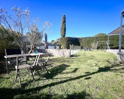 Villa climatisée avec piscine.