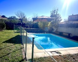 Villa climatisée avec piscine.