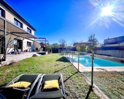 Villa climatisée avec piscine.