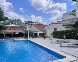 Maison de ville avec piscine privée, jardin et terrasses
