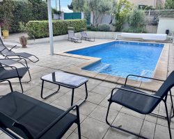 Maison de ville avec piscine privée, jardin et terrasses