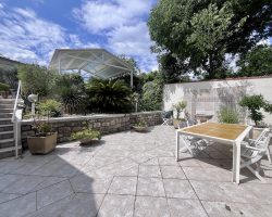 Maison de ville avec piscine privée, jardin et terrasses