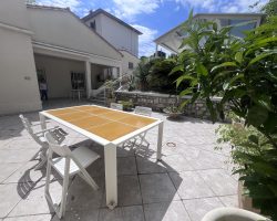 Maison de ville avec piscine privée, jardin et terrasses