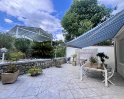 Maison de ville avec piscine privée, jardin et terrasses