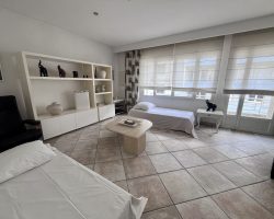 Maison de ville avec piscine privée, jardin et terrasses