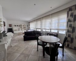 Maison de ville avec piscine privée, jardin et terrasses