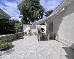 Maison de ville avec piscine privée, jardin et terrasses
